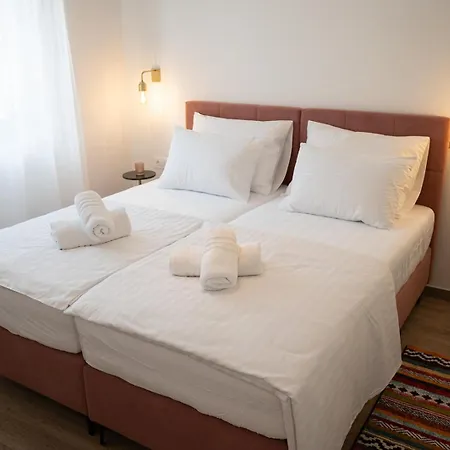 Four M No2 קאבטאט