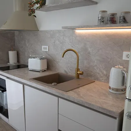 Four M No2 קאבטאט