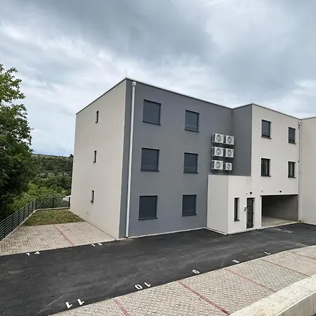 Apartment Four M No2