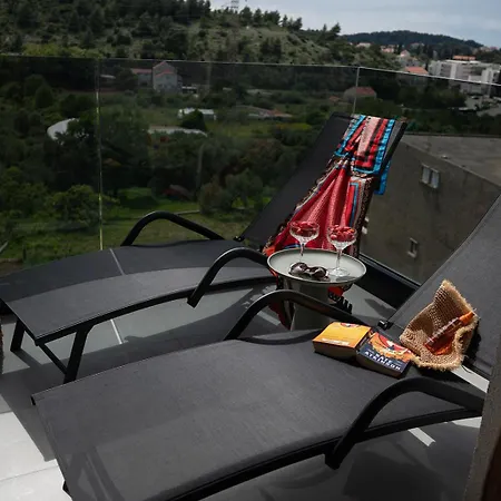 Apartment Four M No2 *