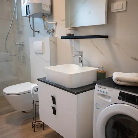 Four M No2 Apartment *