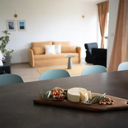 Apartment Four M No2 *