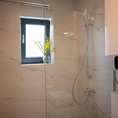 Apartment Four M No2 *